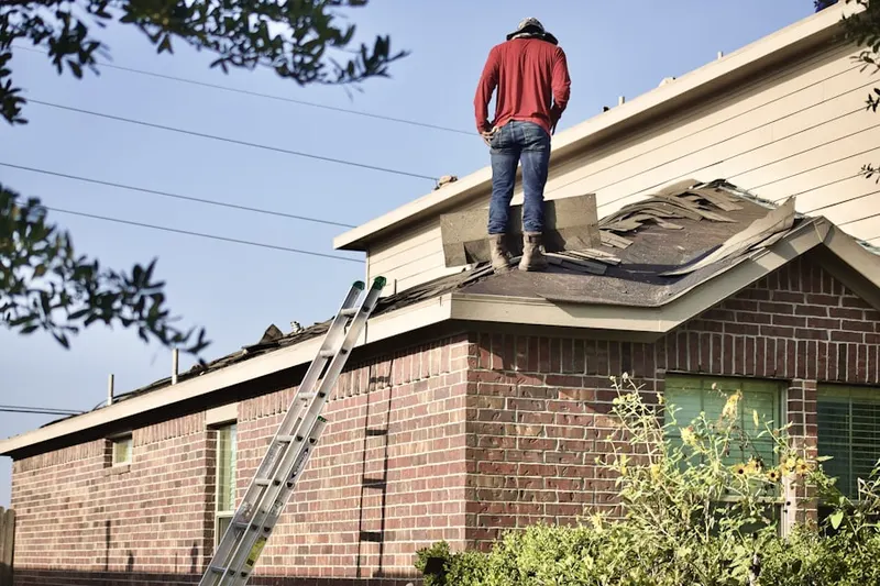 Professional roofer working on a residential roof in Hollywood Lakes